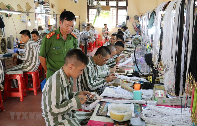 Phạm nhân đồng tính, chuyển đổi giới tính sẽ được giam giữ riêng ảnh 1