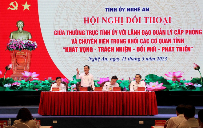Đây là lần thứ hai kể từ năm 2019, Thường trực Tỉnh ủy Nghệ An tổ chức Hội nghị đối thoại. (Ảnh: Văn Tý/TTXVN) Nghệ An: Mạnh dạn điều chuyển lãnh đạo ở nơi trì trệ, nhũng nhiễu ảnh 1