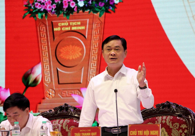 Ông Thái Thanh Quý - Ủy viên Ban Chấp hành Trung ương Đảng, Bí thư Tỉnh ủy, Trưởng đoàn đại biểu Quốc hội, Chủ tịch Hội đồng Nhân dân tỉnh Nghệ An trả lời các câu hỏi của các đại biểu. (Ảnh: Văn Tý/TTXVN) Nghệ An: Mạnh dạn điều chuyển lãnh đạo ở nơi trì trệ, nhũng nhiễu ảnh 3