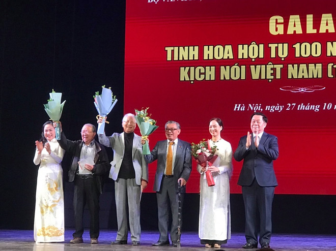 Gala 'Tinh hoa hội tụ 100 năm sân khấu kịch nói Việt Nam' ảnh 1