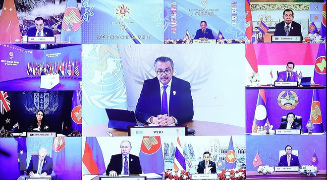 Lãnh đạo các nước ASEAN và các nước, tổ chức quốc tế tham gia EAS tham dự Hội nghị cấp cao Đông Á lần thứ 16 theo hình thức trực tuyến. (Ảnh: Dương Giang/TTXVN) Thủ tướng Phạm Minh Chính dự Hội nghị Cấp cao Đông Á lần thứ 16 ảnh 2
