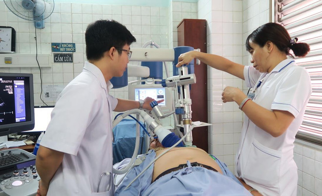 Triển khai kỹ thuật điều trị mạch vành bằng sóng xung kích ảnh 1