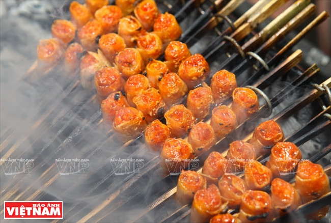 Thơm lừng chả tôm nướng xứ Thanh giữa tiết trời se se lạnh ảnh 5