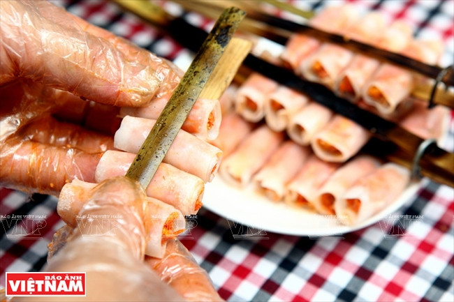 Thơm lừng chả tôm nướng xứ Thanh giữa tiết trời se se lạnh ảnh 4