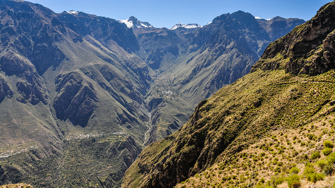 Peru: Xe buýt rơi xuống hẻm núi làm 30 người thương vong ảnh 1