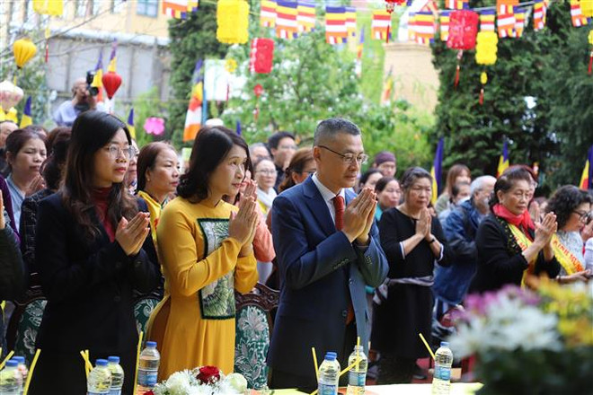 Bà con phật tử tại Đức mừng Đại lễ Phật đản Phật lịch 2566 ảnh 2