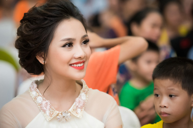 Các Hoa hậu, Á hậu vui Trung Thu với trẻ em mắc bệnh hiểm nghèo ảnh 11