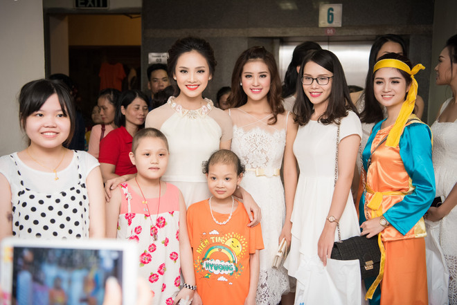 Các Hoa hậu, Á hậu vui Trung Thu với trẻ em mắc bệnh hiểm nghèo ảnh 3