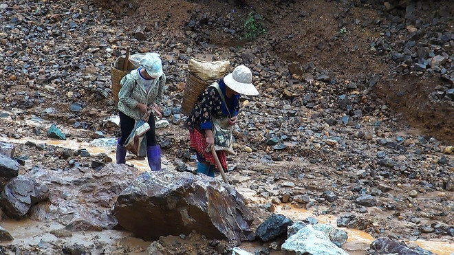 Mong manh phận người tại điểm khai thác vàng "chui" ở Điện Biên ảnh 3