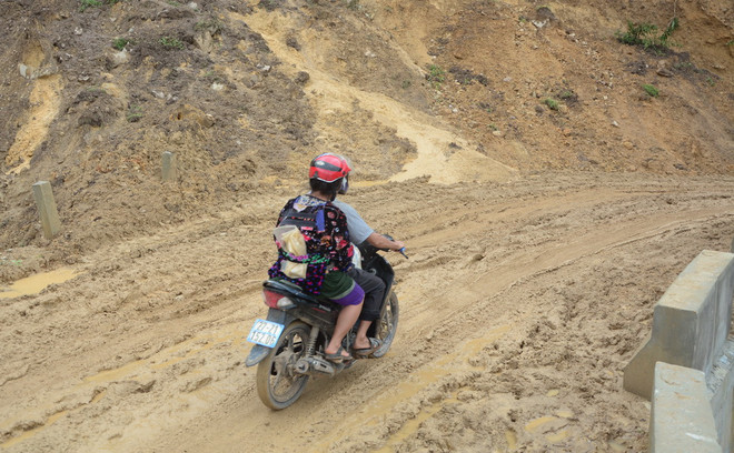 Nhiều khu vực có mưa rào và dông, Trung Bộ vẫn nắng nóng ảnh 1