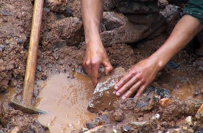 Mong manh phận người tại điểm khai thác vàng "chui" ở Điện Biên ảnh 2
