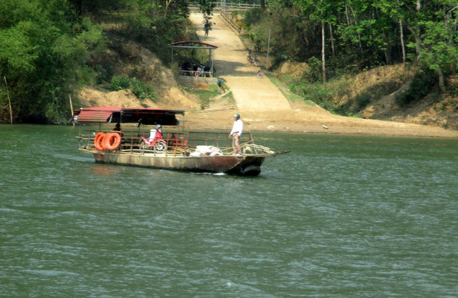 Thanh Hóa: Tròng trành hành trình đến trường của học sinh làng Bèo Bọt ảnh 3