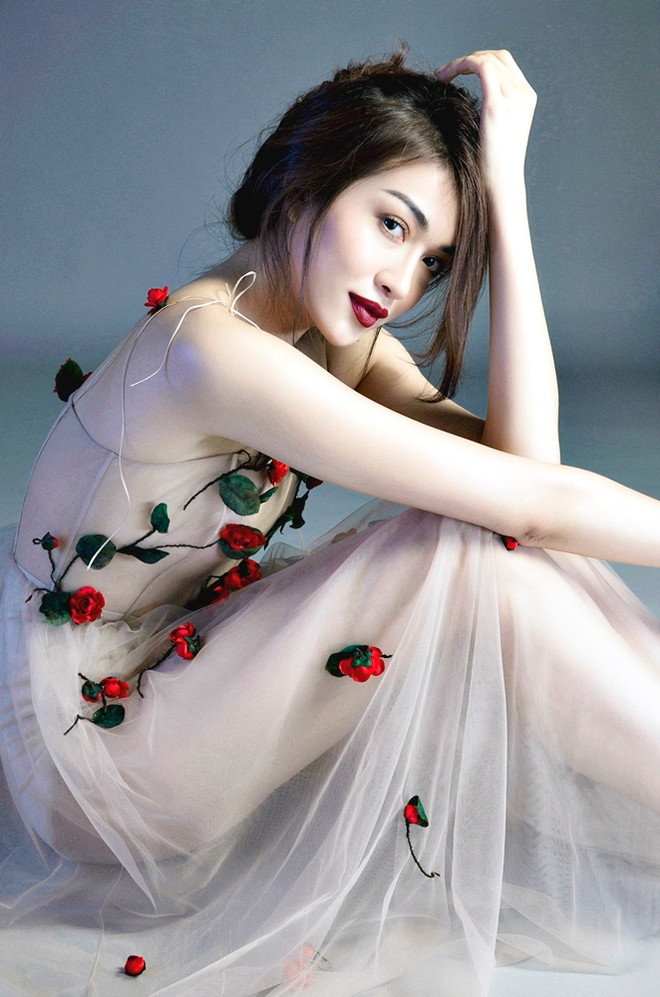 Á hậu Lệ Hằng lần đầu hở bạo trong trang phục mỏng manh ảnh 5