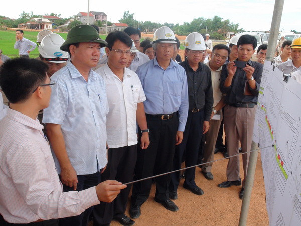 Bộ trưởng đi thực địa, kiểm tra các dự án giao thông ở Đồng Nai ảnh 1