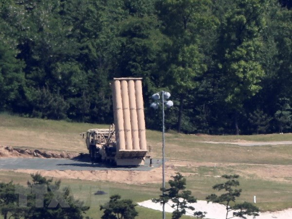 Hệ thống phòng thủ tên lửa tầm cao giai đoạn cuối (THAAD) được triển khai tại Seongju, tỉnh Bắc Gyeongsang, Hàn Quốc ngày 19/5/2017. (Nguồn:Yonhap/TTXVN) Hàn Quốc chuyển thiết bị, vật liệu tới địa điểm triển khai THAAD ảnh 1