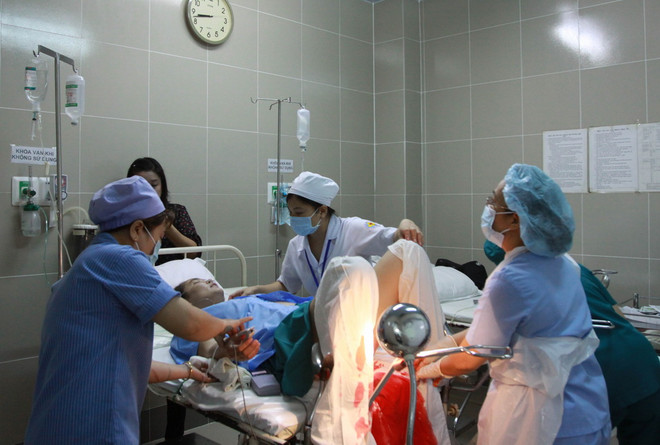 Cứu sống một sản phụ vỡ thai ngoài tử cung, huyết áp bằng 0 ảnh 1