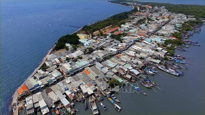Toàn cảnh xã đảo Thạnh An, huyện Cần Giờ, Thành phố Hồ Chí Minh. (Ảnh: Mạnh Linh/TTXVN) TP.HCM: Bác sỹ trẻ vượt khó, mang bình an đến xã đảo Thạnh An ảnh 1
