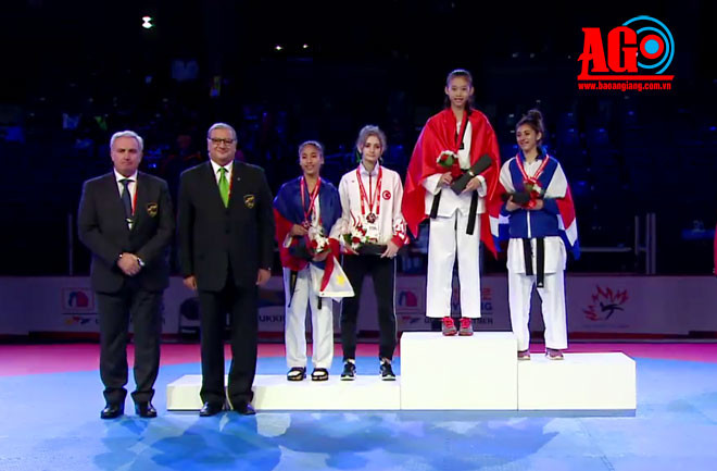 (Nguồn: Báo An Giang) Hồ Thị Kim Ngân đoạt huy chương vàng Taekwondo trẻ thế giới ảnh 1