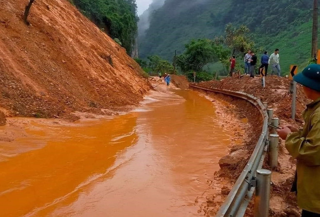 Cao Bằng: 44 ngôi nhà bị hư hại, nhiều tuyến đường sạt lở do mưa lũ ảnh 1