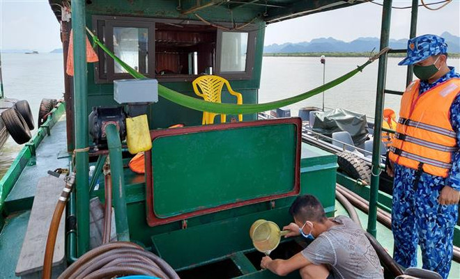 Cảnh sát biển tạm giữ 25.000 lít dầu DO không rõ nguồn gốc ảnh 1