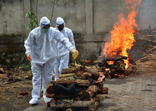 Số ca tử vong vì COVID-19 trong nửa đầu 2021 đã vượt cả năm 2020 ảnh 1