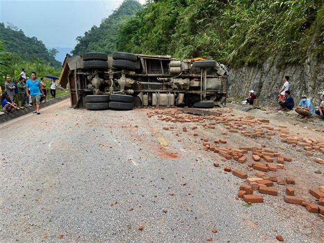 Hòa Bình: Tai nạn giao thông nghiêm trọng, tài xế tử vong tại chỗ ảnh 1