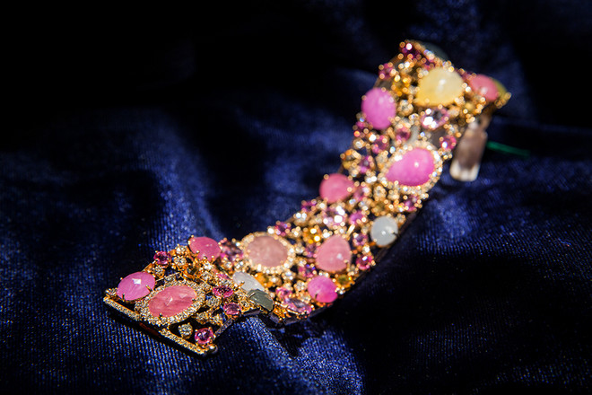 Ngắm kiệt tác kim cương phiên bản giới hạn ở triển lãm của Lý Nhã Kỳ ảnh 9
