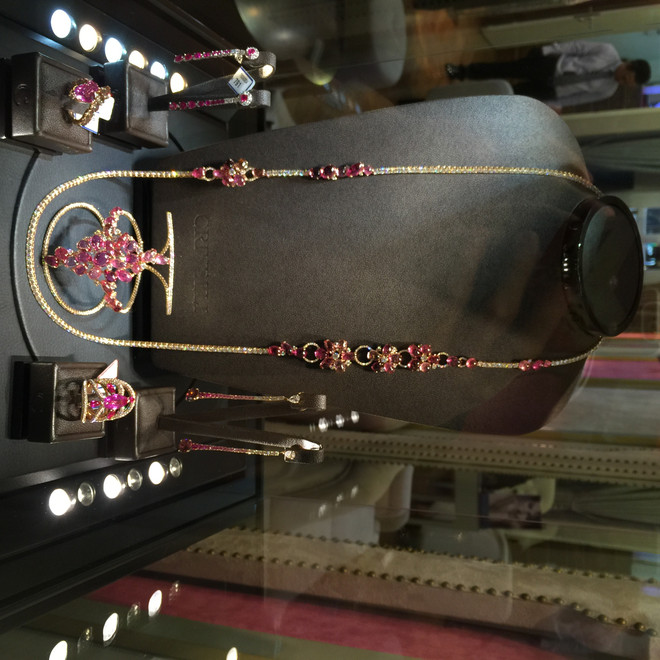 Ngắm kiệt tác kim cương phiên bản giới hạn ở triển lãm của Lý Nhã Kỳ ảnh 13