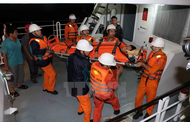Cứu thuyền viên bị nôn ra máu khi hành nghề trên vùng biển Hoàng Sa ảnh 1