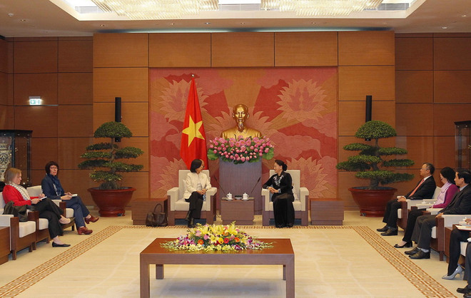 Chủ tịch Quốc hội Nguyễn Thị Kim Ngân tiếp Đại sứ Canada ảnh 1