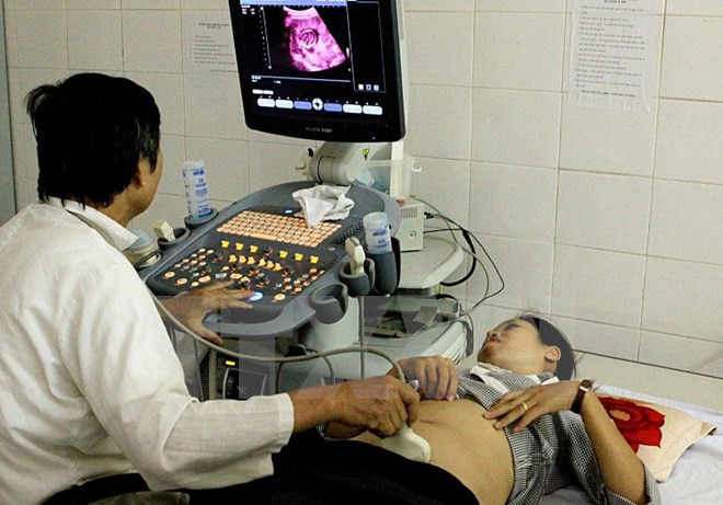 Bác sỹ chẩn đoán thai lưu nhầm cho sản phụ bị điều chuyển công tác ảnh 1