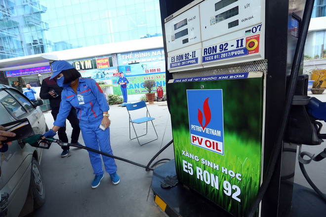 Người tiêu dùng Thủ đô chưa "mặn mà" sử dụng xăng E5 RON92 ảnh 1