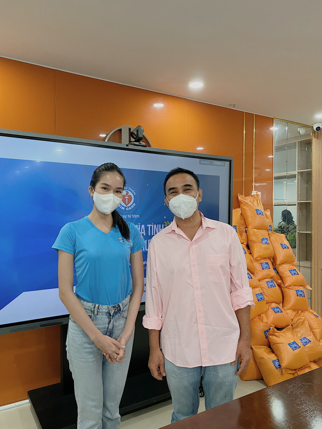 Những ‘Hạt gạo nghĩa tình’ của MC Quyền Linh và Á hậu Phương Anh ảnh 1