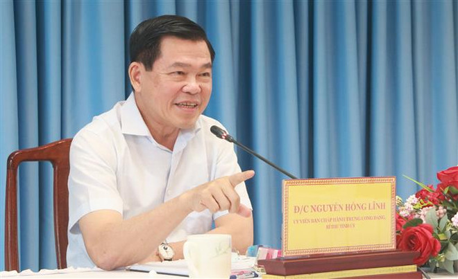 Ông Nguyễn Hồng Lĩnh, Bí thư Tỉnh ủy Đồng Nai phát biểu tại cuộc họp. (Ảnh: Công Phong/TTXVN) Đồng Nai: Bình tĩnh xử lý những diễn biến mới của dịch COVID-19 ảnh 1