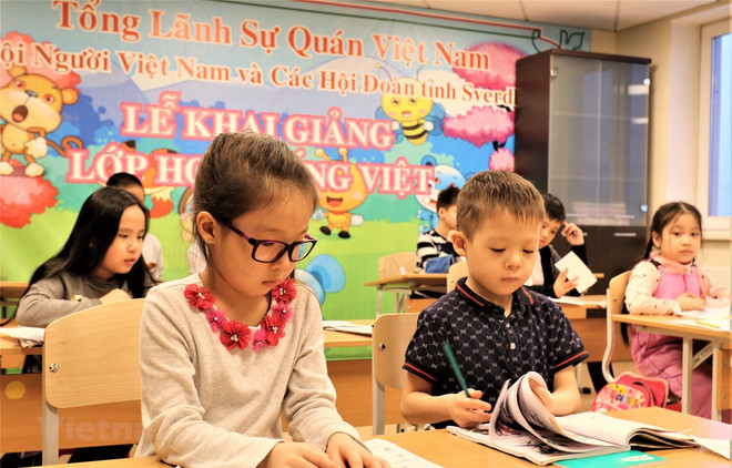 Lớp học Tiếng Việt ở Ekaterinburg, Nga. (Ảnh: Dương Trí/Vietnam+) Nâng cao hiệu quả công tác về người Việt Nam ở nước ngoài ảnh 2
