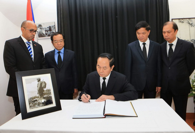 Lãnh đạo Đảng, Nhà nước, Chính phủ viếng lãnh tụ Cuba Fidel Castro ảnh 2