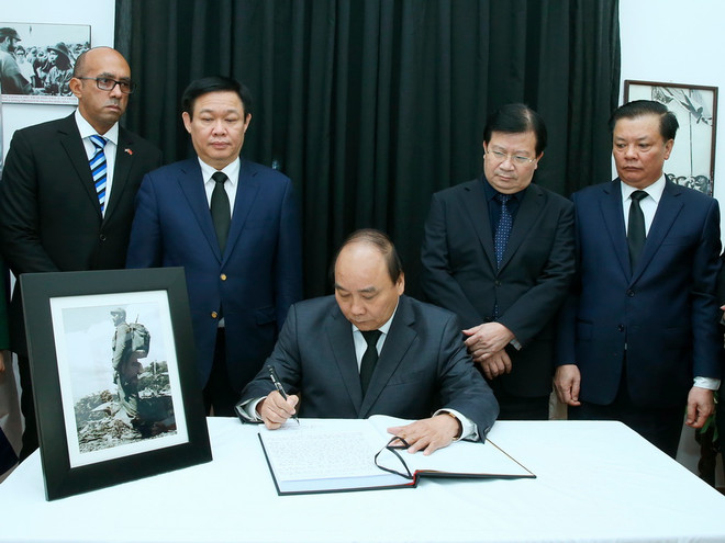 Lãnh đạo Đảng, Nhà nước, Chính phủ viếng lãnh tụ Cuba Fidel Castro ảnh 3