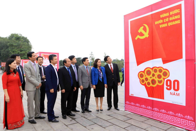 Triển lãm tranh cổ động tuyên truyền kỷ niệm 90 năm thành lập Đảng ảnh 1