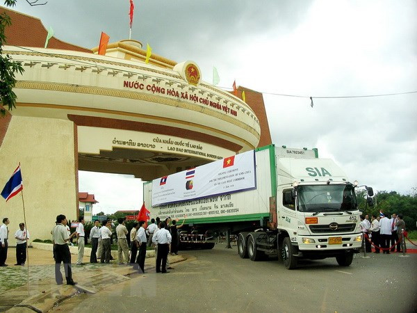 Cửa khẩu quốc tế Lao Bảo ở huyện Hướng Hóa, tỉnh Quảng Trị. (Nguồn: TTXVN) Sức sống mới ở huyện đầu tiên của miền Nam được giải phóng ảnh 3