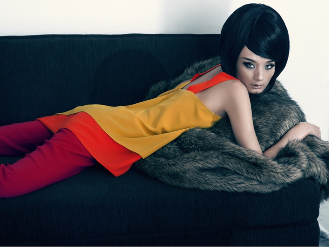 Lê Thúy hóa thân đầy suy tư trong những sắc màu Hè rực rỡ ảnh 9