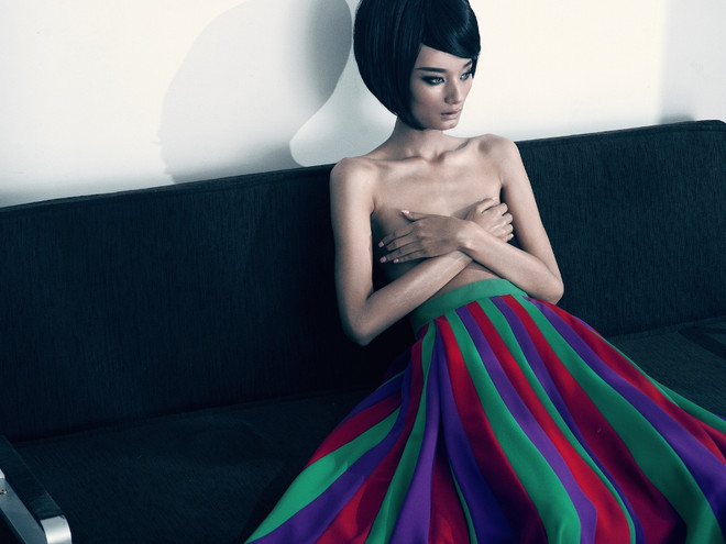 Lê Thúy hóa thân đầy suy tư trong những sắc màu Hè rực rỡ ảnh 5