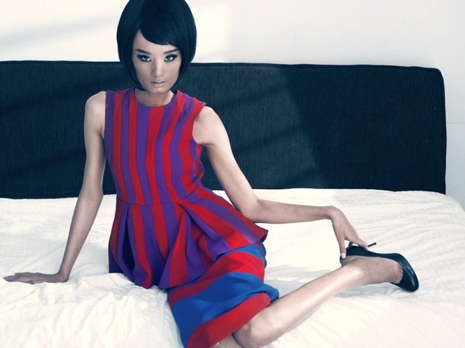 Lê Thúy hóa thân đầy suy tư trong những sắc màu Hè rực rỡ ảnh 1