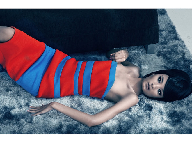 Lê Thúy hóa thân đầy suy tư trong những sắc màu Hè rực rỡ ảnh 4