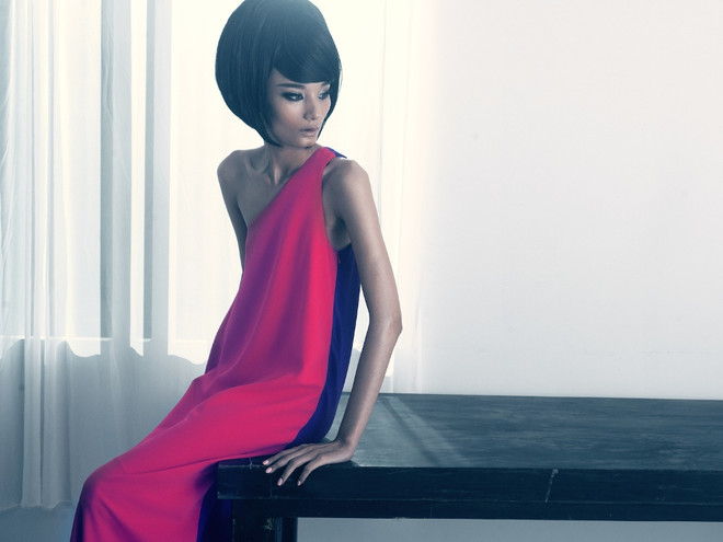 Lê Thúy hóa thân đầy suy tư trong những sắc màu Hè rực rỡ ảnh 7