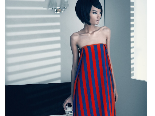 Lê Thúy hóa thân đầy suy tư trong những sắc màu Hè rực rỡ ảnh 2