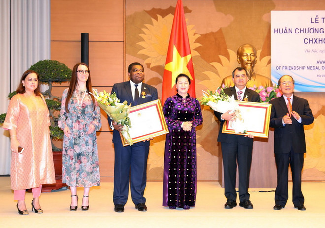 Trao Huân chương Hữu nghị tặng lãnh đạo, nguyên lãnh đạo IPU ảnh 1