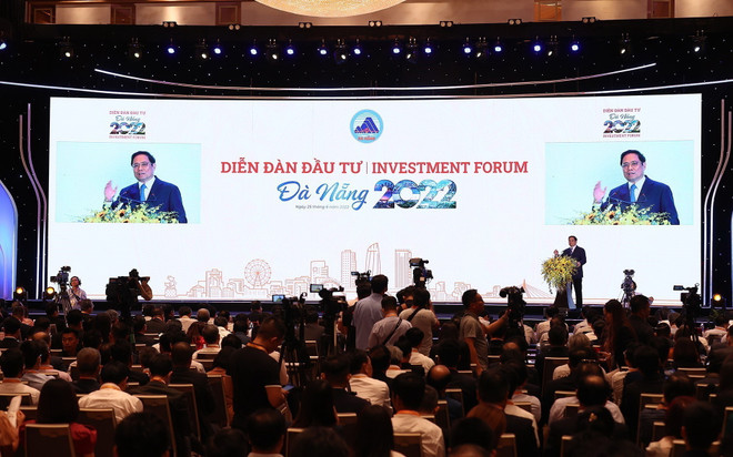 Thủ tướng Phạm Minh Chính phát biểu tại Diễn đàn Đầu tư Đà Nẵng năm 2022. (Ảnh: Dương Giang/TTXVN) Khởi nguồn cho những dòng chảy đầu tư mạnh mẽ vào Đà Nẵng ảnh 2