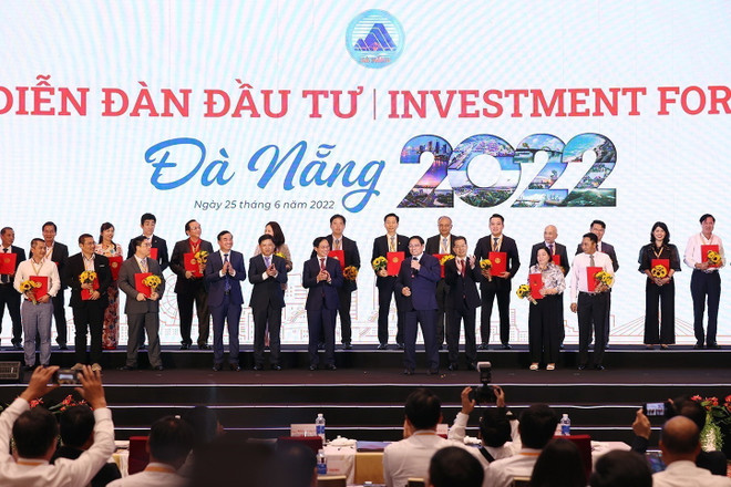 Thủ tướng Phạm Minh Chính phát biểu tại Diễn đàn Đầu tư Đà Nẵng năm 2022. (Ảnh: Dương Giang/TTXVN) Khởi nguồn cho những dòng chảy đầu tư mạnh mẽ vào Đà Nẵng ảnh 1