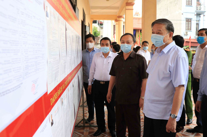 Bộ trưởng Công an Tô Lâm tiếp xúc cử tri, vận động bầu cử tại Hưng Yên ảnh 1