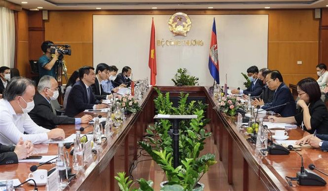 Quang cảnh buổi làm việc. (Ảnh: Trần Việt/TTXVN) Việt Nam-Campuchia thúc đẩy quan hệ thương mại, công nghiệp ảnh 2
